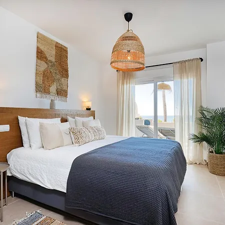Renovated Casaris Big Balcony And Sea View شقة *
